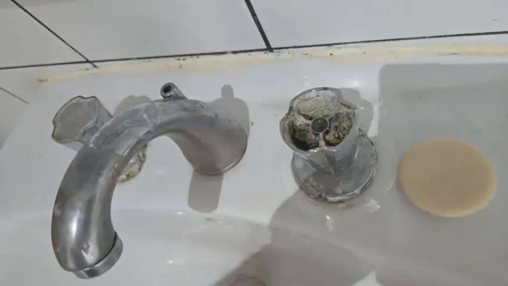 حجاج يمنيون يشتكون ”إهمالاً كبيراً” في مكة.. ويطالبون بإجراءات عاجلة